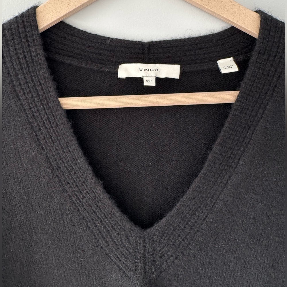 Vince 100% Cashmere V-Neck Sweater - Classic Black - Size XXS (Fits XS) - Picture 6 of 12